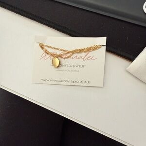 Gold Oval Pendant Necklace